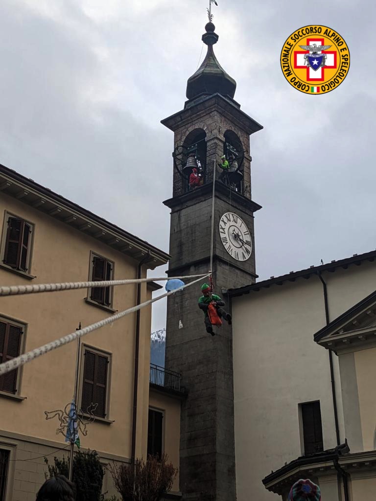 Babbi Natale dal campanile